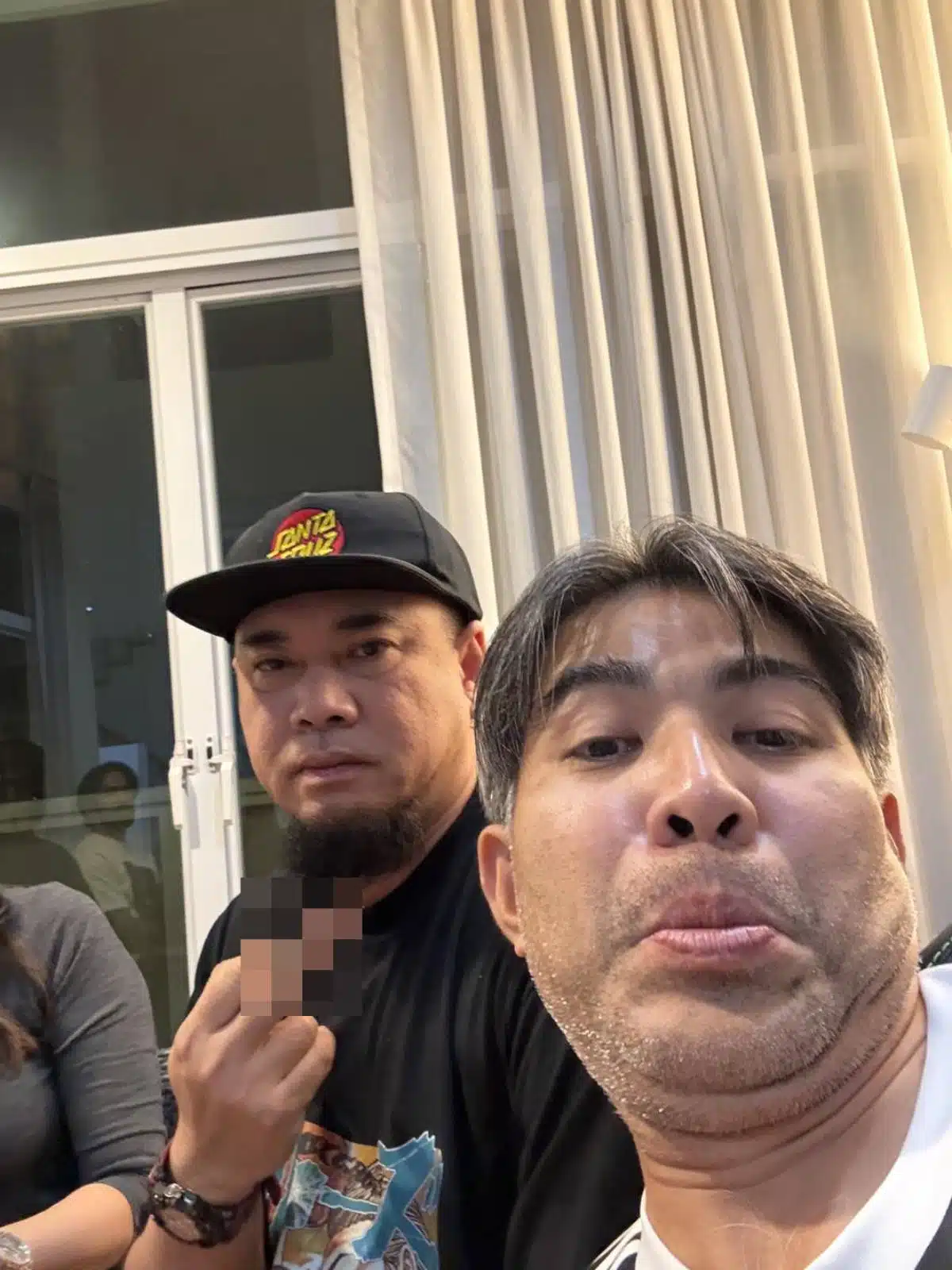 กบ มือกลองกับแด๊กซ์ อดีตร้องนำวงบิ๊กแอส