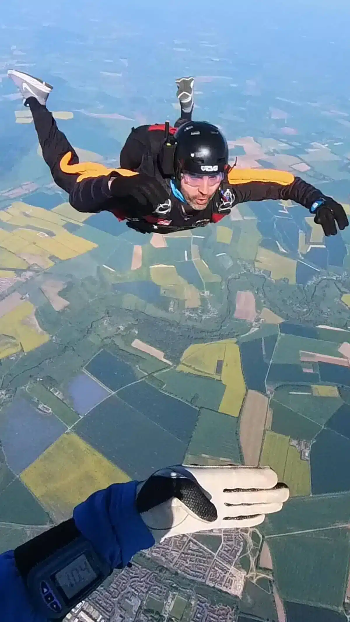 อาลัย แชส แม็คนีล นักกระโดดร่มวิงสูทวัย 49 ปี