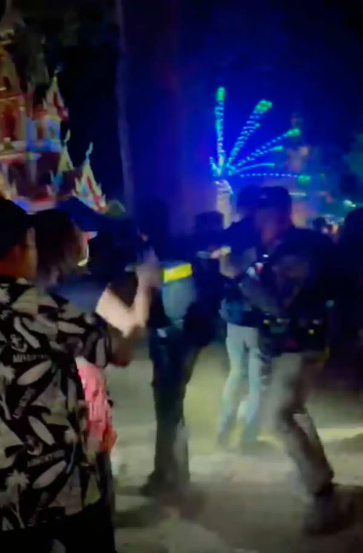 ตำรวจนาข่าเจอกระแสลบ หลังคลิปเตะระงับเหตุวิวาทงานคอนเสิร์ตว่อนเน็ต