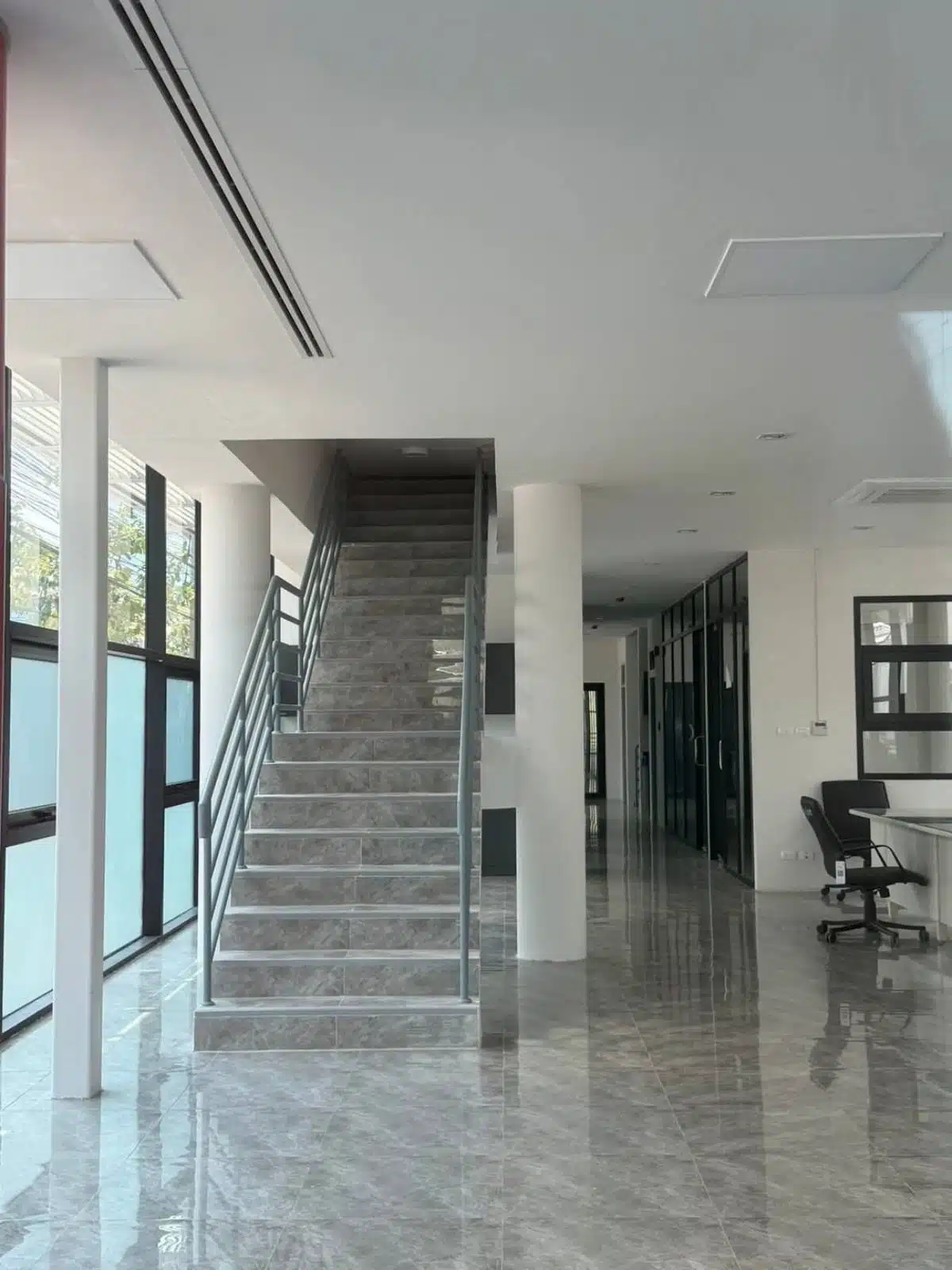 สน.สุทธิสารบันไดชั้น 2 ขึ้นไม่ได้