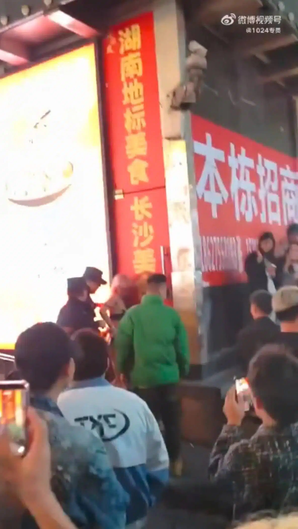 แฮชแท็กเกี่ยวกับเหตุการณ์ที่ถนนเจียฟ่างซีพุ่งติดอันดับ Top 10