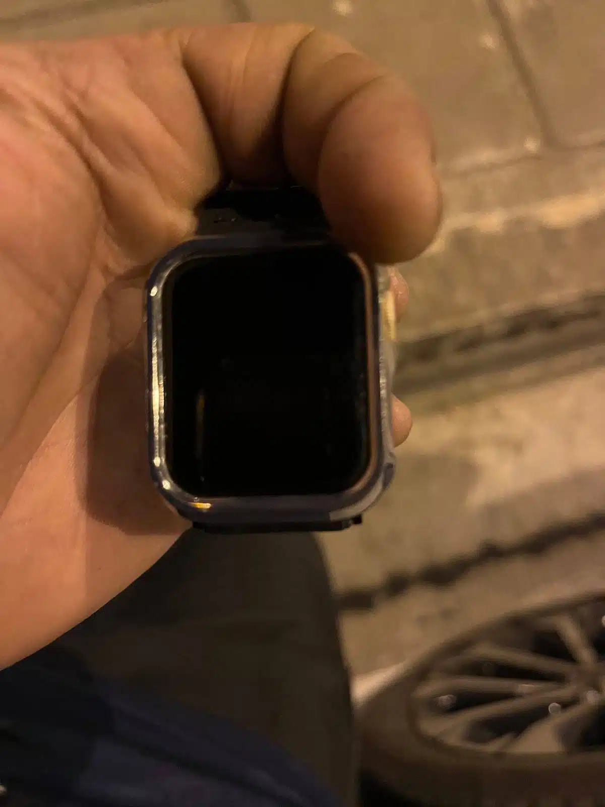 การคืน Apple Watch จบลงด้วยดราม่าตำรวจบุกบ้าน