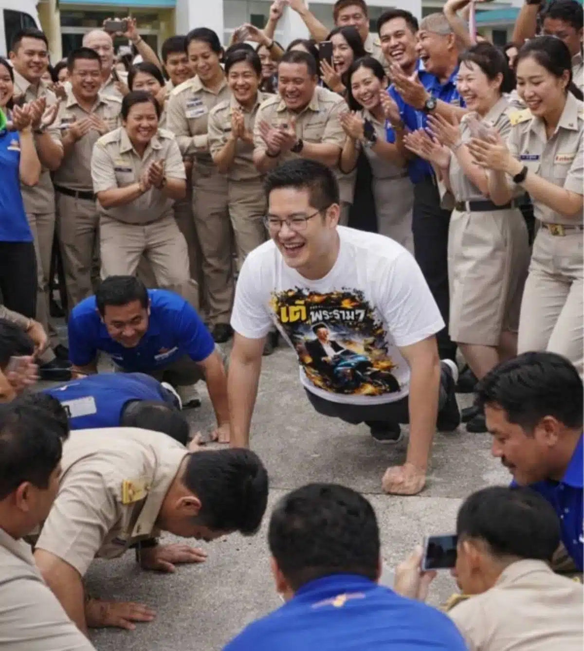 นักการเมืองแตะเบรกแผนฮีโร่