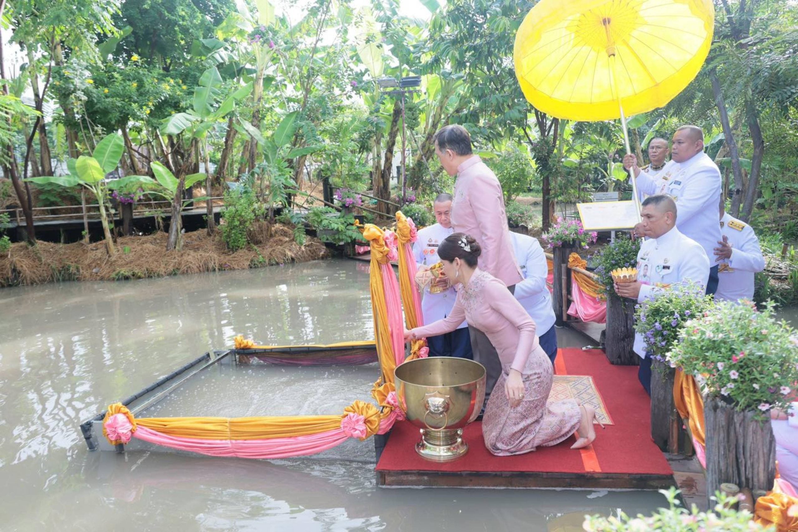 พลตรีหญิง ท่านผู้หญิงอรอนงค์ ปิยนาฏวชิรพัทธ์ (ยศขณะนั้น) ฉลองวันคล้ายวันเกิดด้วยพระราชทานบุญกุศล
