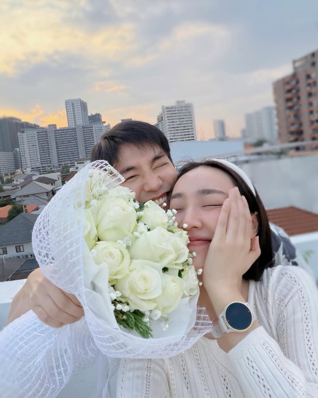 ไผ่ พาทิศ คุกเข่าขอ น้ำตาล แต่งงานกลางวิวแสงเหนือ หลังคบกันนานถึง 13 ปี-8