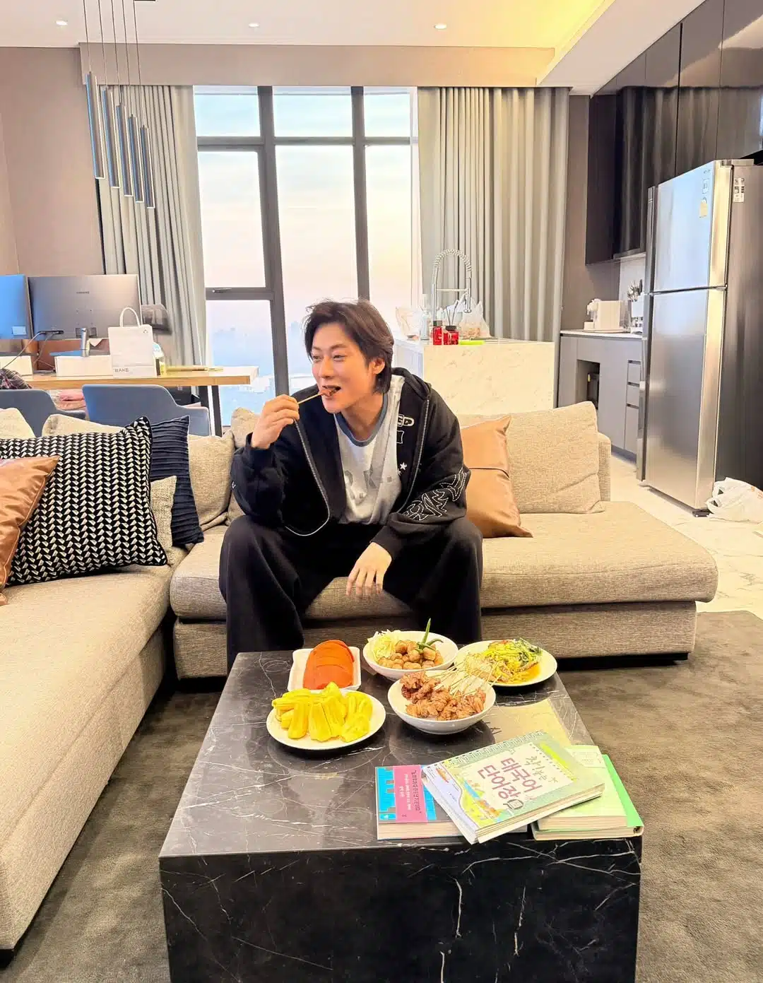 แฟนคลับใจฟู พี่จอง กลับถึงไทยแล้ว หลังหยุดพักผ่อนและรักษาตัวนานกว่า 2 เดือน-2