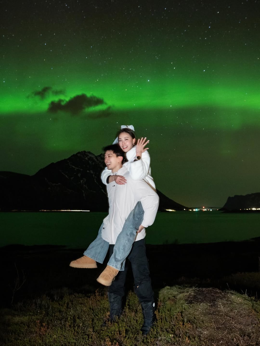 ไผ่ พาทิศ คุกเข่าขอ น้ำตาล แต่งงานกลางวิวแสงเหนือ หลังคบกันนานถึง 13 ปี-5