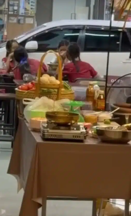 เจ้าของร้านแจ่วฮ้อนสานฝันเด็กนักเรียนเก็บเงินกินข้าว-2