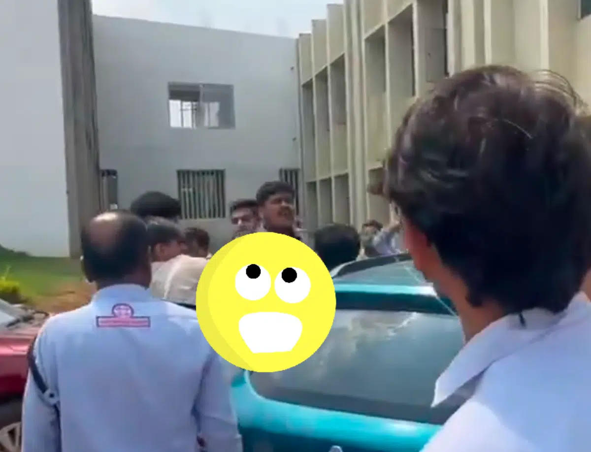 อาจารย์ถูกรุมยำ