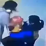 โซเชียลจีนแห่เซฟพ่อ! บุกตบครูอนุบาลหลังเห็นภาพวงจรปิดตีลูกสาว 5 ขวบ