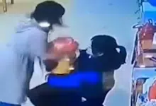 โซเชียลจีนแห่เซฟพ่อ! บุกตบครูอนุบาลหลังเห็นภาพวงจรปิดตีลูกสาว 5 ขวบ