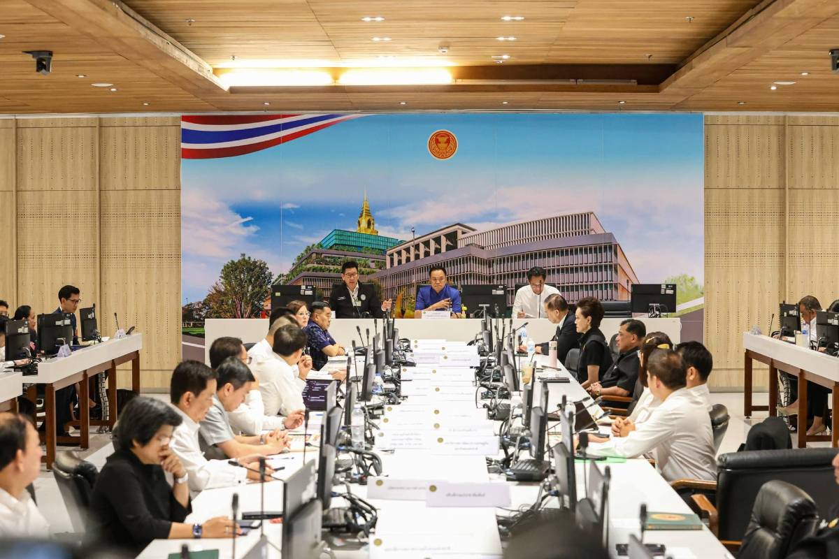 รัฐมนตรีชี้เหตุปั๊มแห้งเพราะประชาชนแห่กักตุน