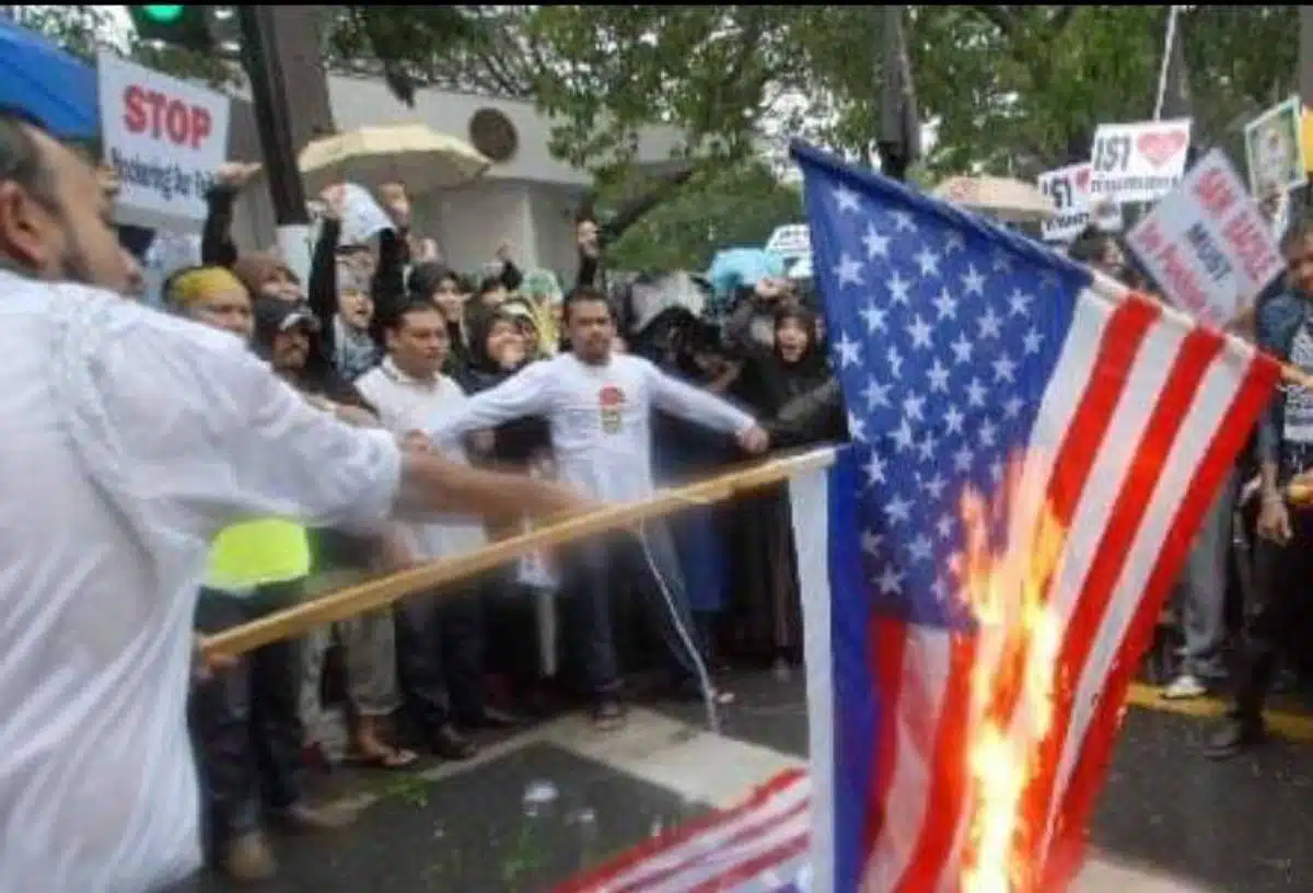 ดร.เลอร์พงษ์ปกป้องการเคลื่อนไหวทางการเมือง