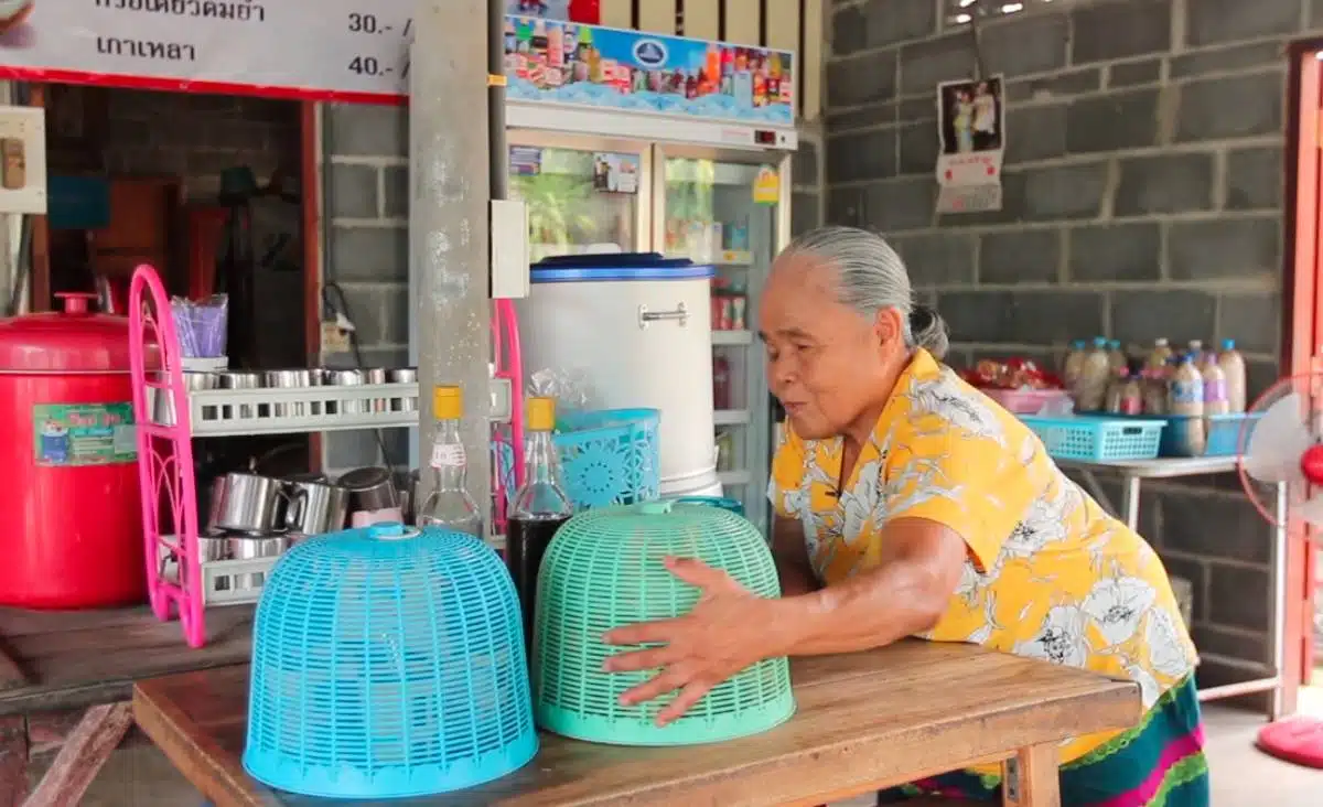 สิ้นตำนาน "ป้าสมนึก" ก๋วยเตี๋ยวตาบอดคนดังลพบุรี