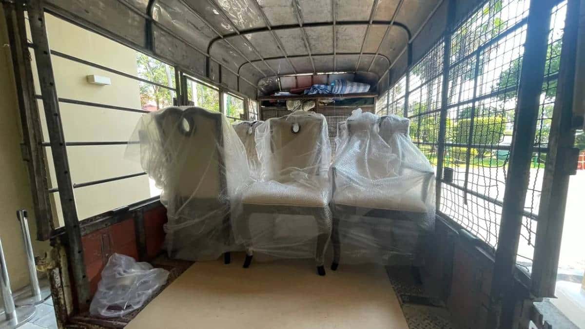 เริ่มเปลี่ยนผ่าน ร้อยเอกธรรมนัส สั่งขนเฟอร์นิเจอร์ออกจากตึกบัญชาการ