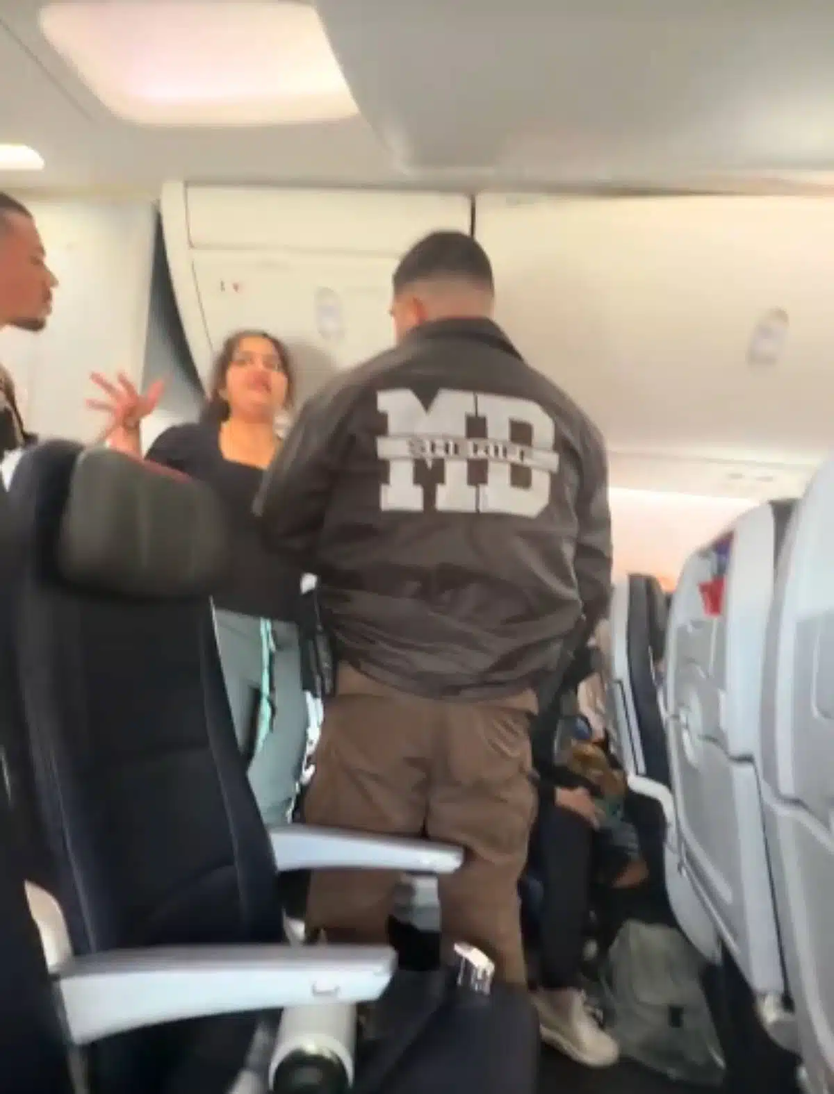 ไทม์ไลน์ความวุ่นวาย 30 วินาทีเจ้าปัญหา