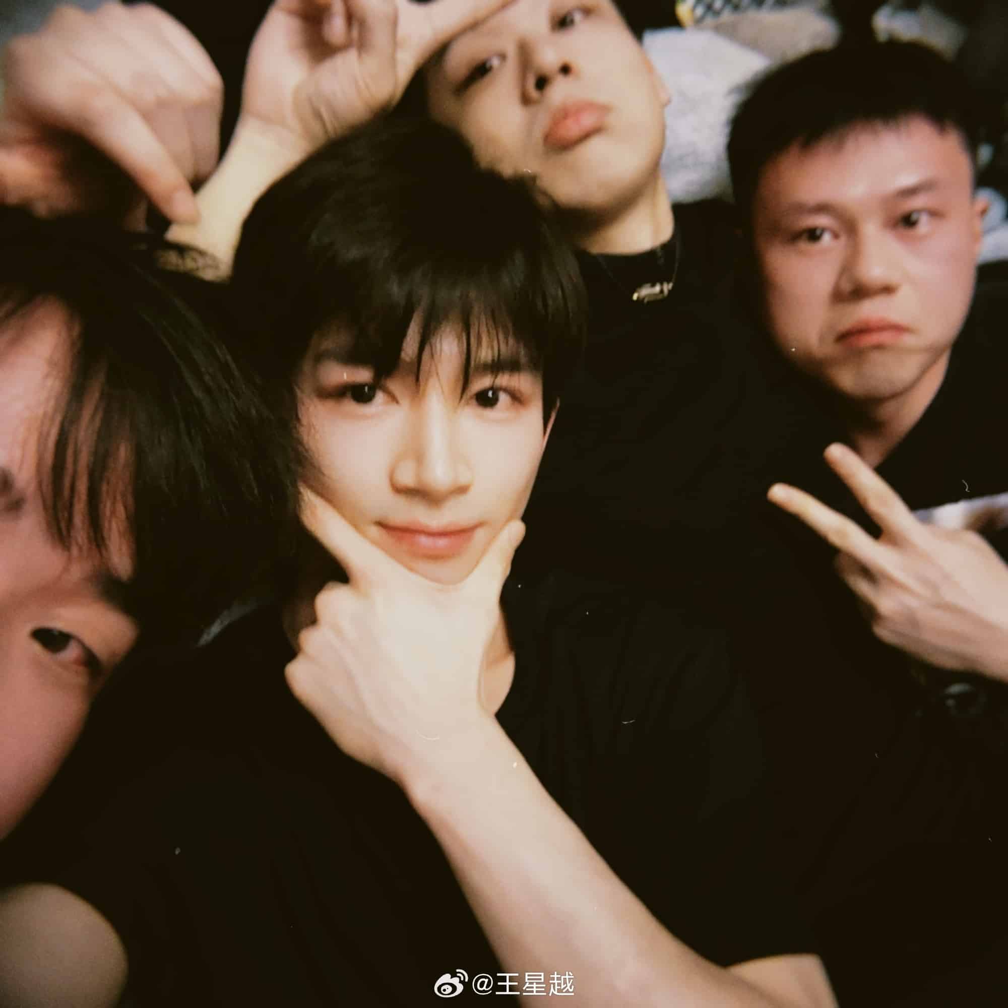 หวังซิงเยว่ และ เพื่อน