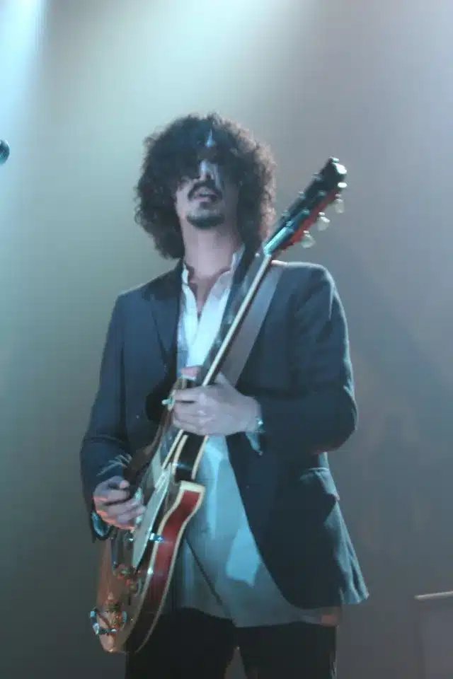 โบคาน โชวดูรี นักกีต้าร์ The Zutons