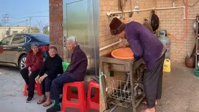 อบอุ่นหัวใจ ลูกสาว 91 ปี ร้องไห้อ้อนแม่ 113 ปี ชาวเน็ตแห่อิจฉา "อายุเท่านี้ยังมีแม่ให้กอด"