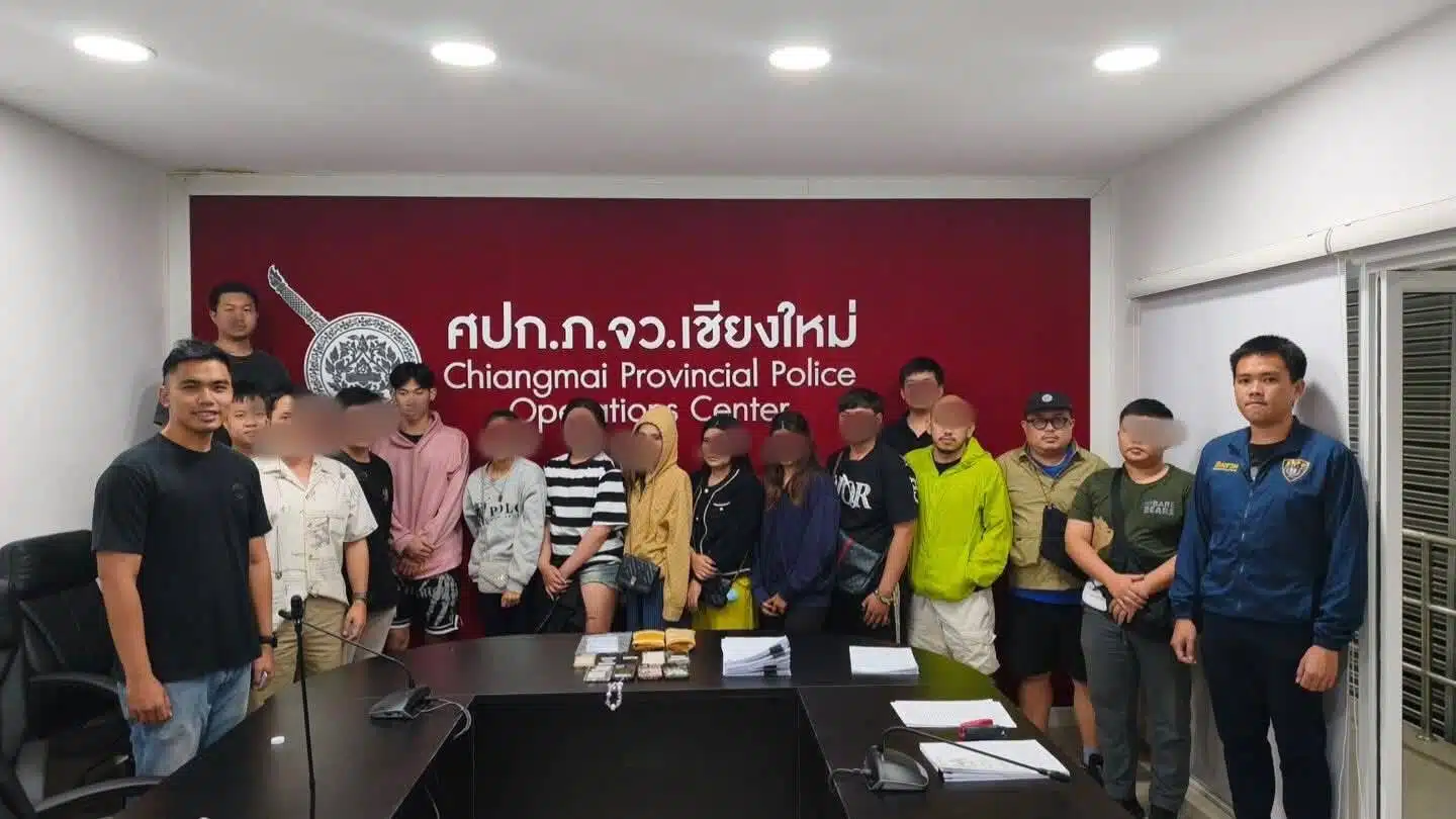 เจ้าหน้าที่ตำรวจเข้าจับกุมผู้ต้องหาแก๊งม้าถอนเงินที่เชียงใหม่