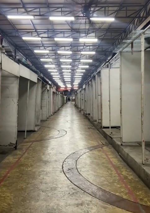 น่าใจหาย! ตลาดดัง 20 ปีก่อน กลายสภาพเป็นที่ร้าง ร้านค้าเงียบเหงา ทำคนหวนนึกถึงวันเก่าๆ-2