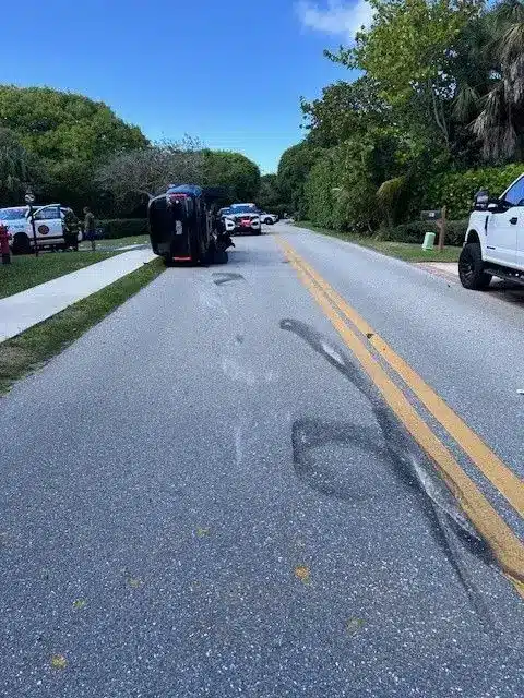 พญาเสือสิ้นลาย ไทเกอร์ วูดส์ ถูกรวบข้อหาเมาแล้วขับ ซิ่งรถพลิกคว่ำกลางฟลอริดา-1