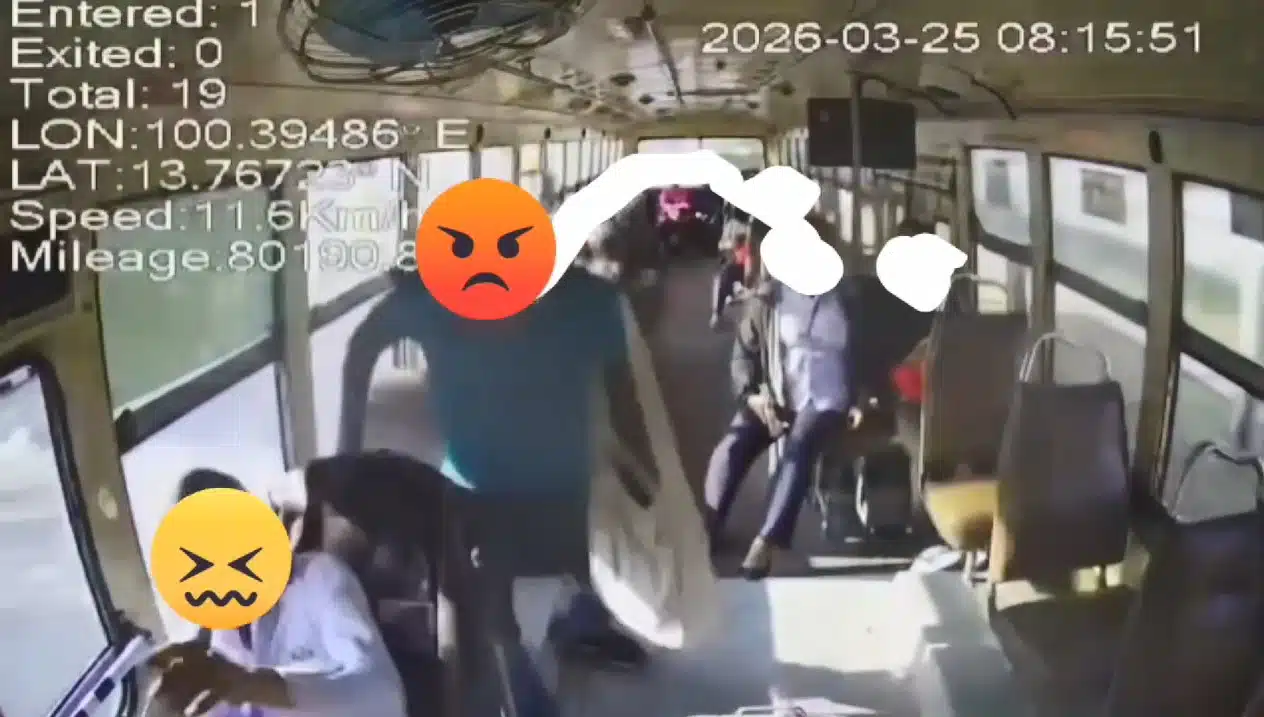 ภาพเหตุการณ์ผู้โดยสารหัวร้อนกำลังทำร้ายร่างกายพนักงานขับรถเมล์สาย 101