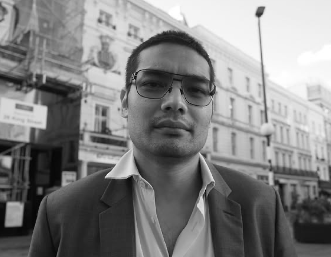 ประวัติ 'คุณชายอดัม' The Face Men ราชนิกุล ทายาทคนทำหนัง ผลงานเจ๋งๆ ทั้งนั้น