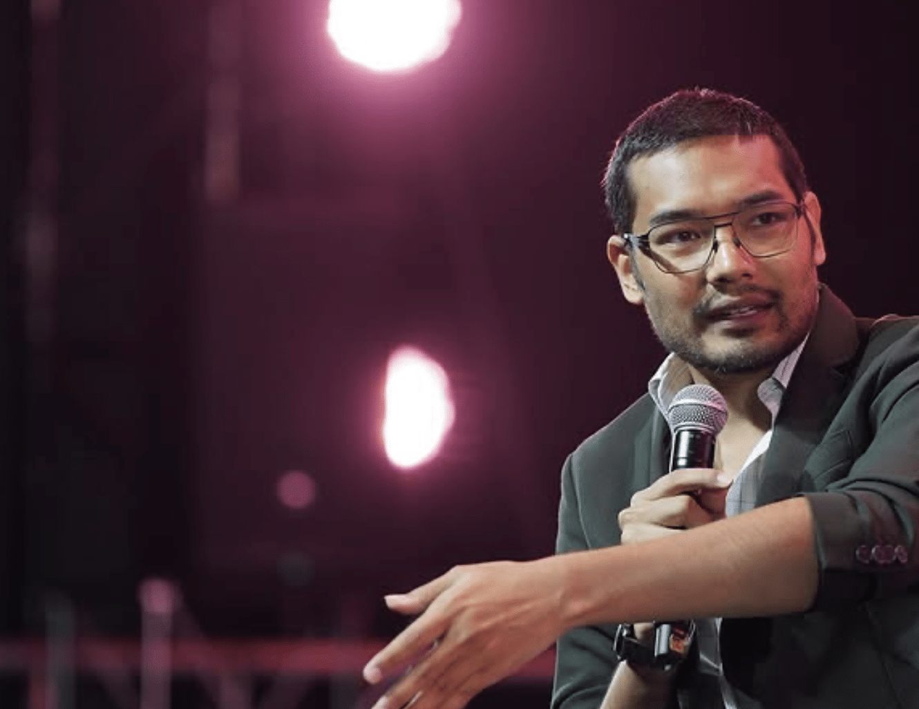 ประวัติ 'คุณชายอดัม' The Face Men ราชนิกุล ทายาทคนทำหนัง ผลงานเจ๋งๆ ทั้งนั้น