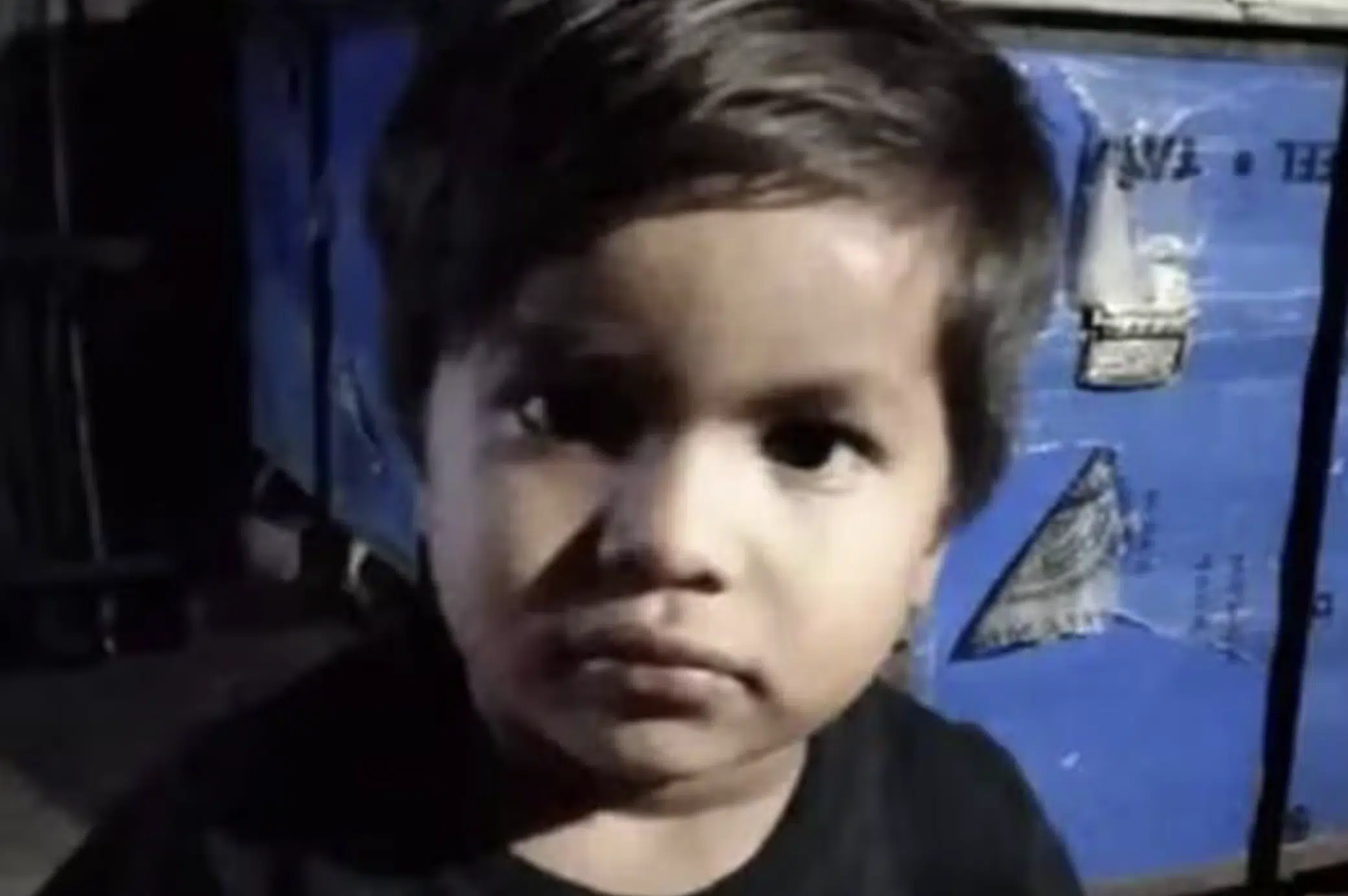 คนร้าย ใช้จอบฟันคอลูกชาย 5 ขวบ ดับต่อหน้าแม่ ชาวบ้านฮือรุมประชาทัณฑ์ ตายคาตีน