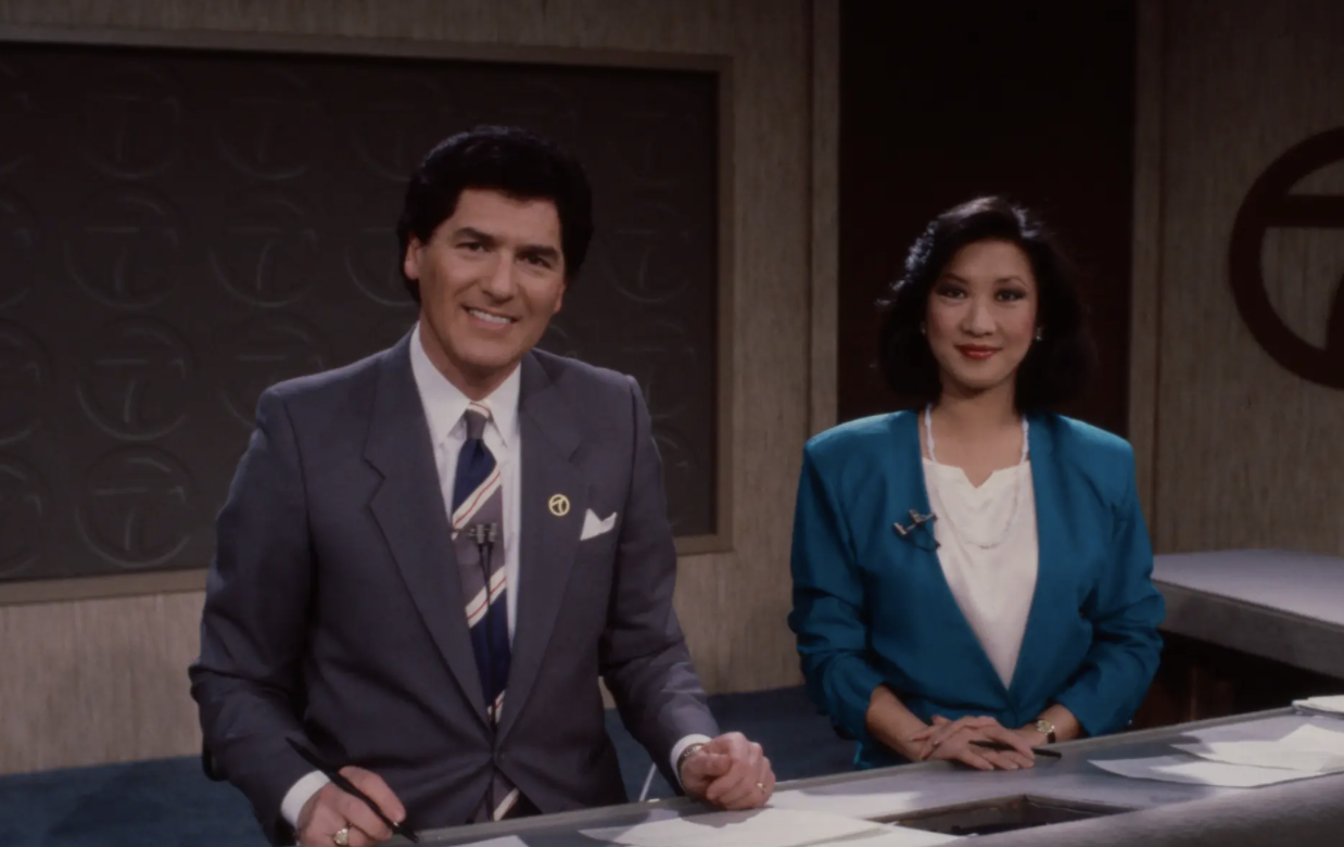 เออร์นี อานาสตอส ผู้ประกาศข่าวระดับไอคอน รายงานข่าวตั้งแต่โศกนาฏกรรม 9/11 ไปจนถึงวิกฤตโควิด-19 เสียชีวิตแล้วด้วยโรคปอดบวมในวัย 82 ปี