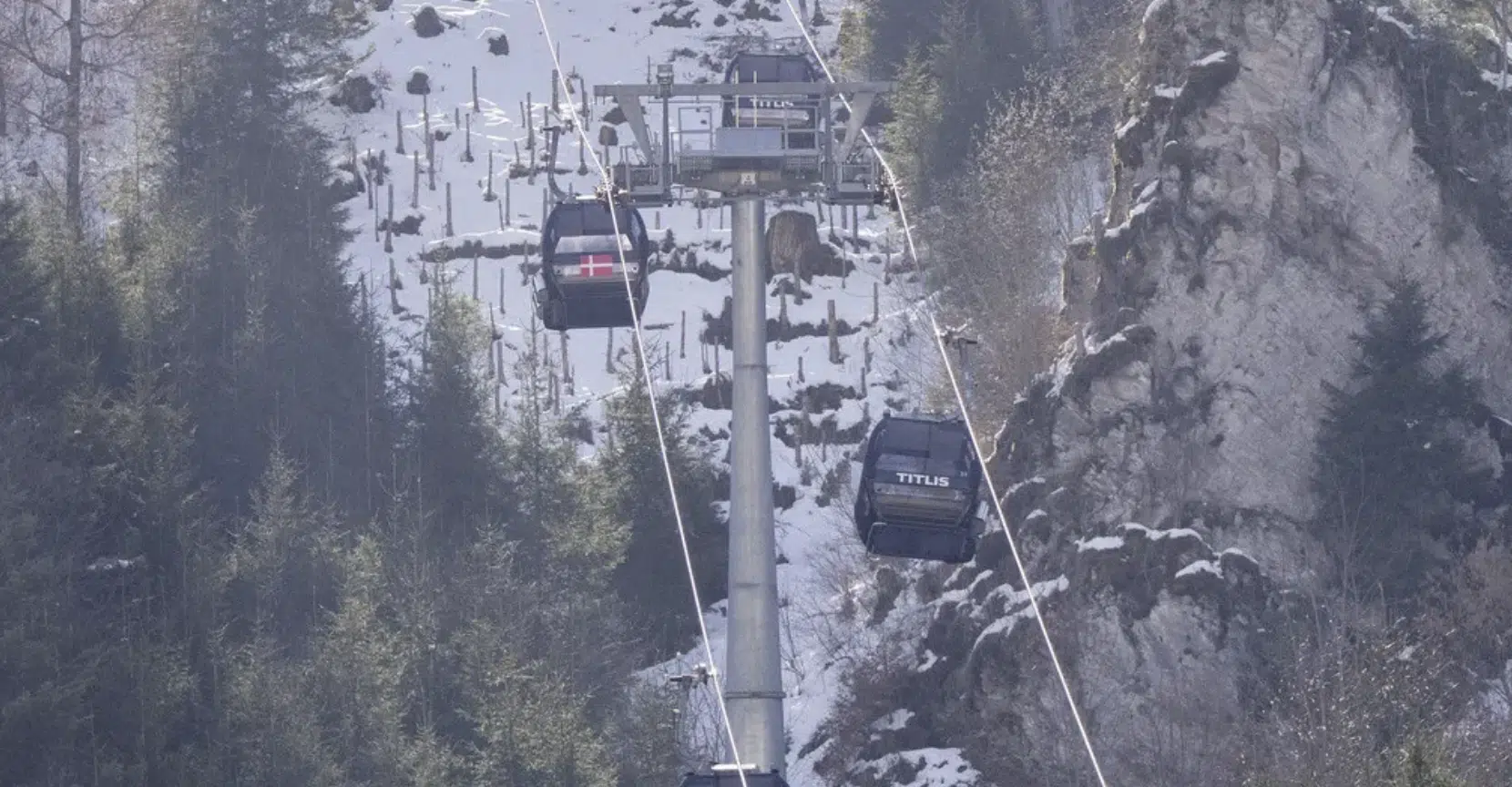 กระเช้าลอยฟ้า ในสวิส ร่วงตกกระแทกพื้น หญิงวัย 61 ดับคาที่