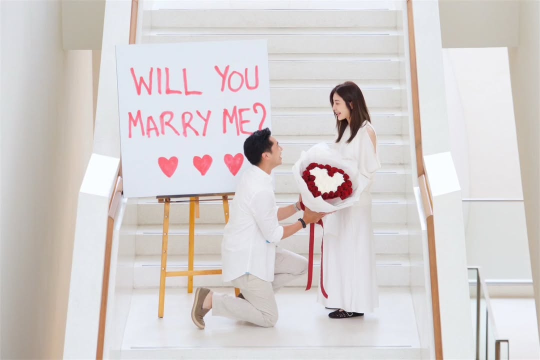 ร่วมยินดี ไฮโซบิ๊ก คุกเข่าขอแฟนสาวแต่งงาน หลังเปิดตัวคบเมื่อปีที่แล้ว-1