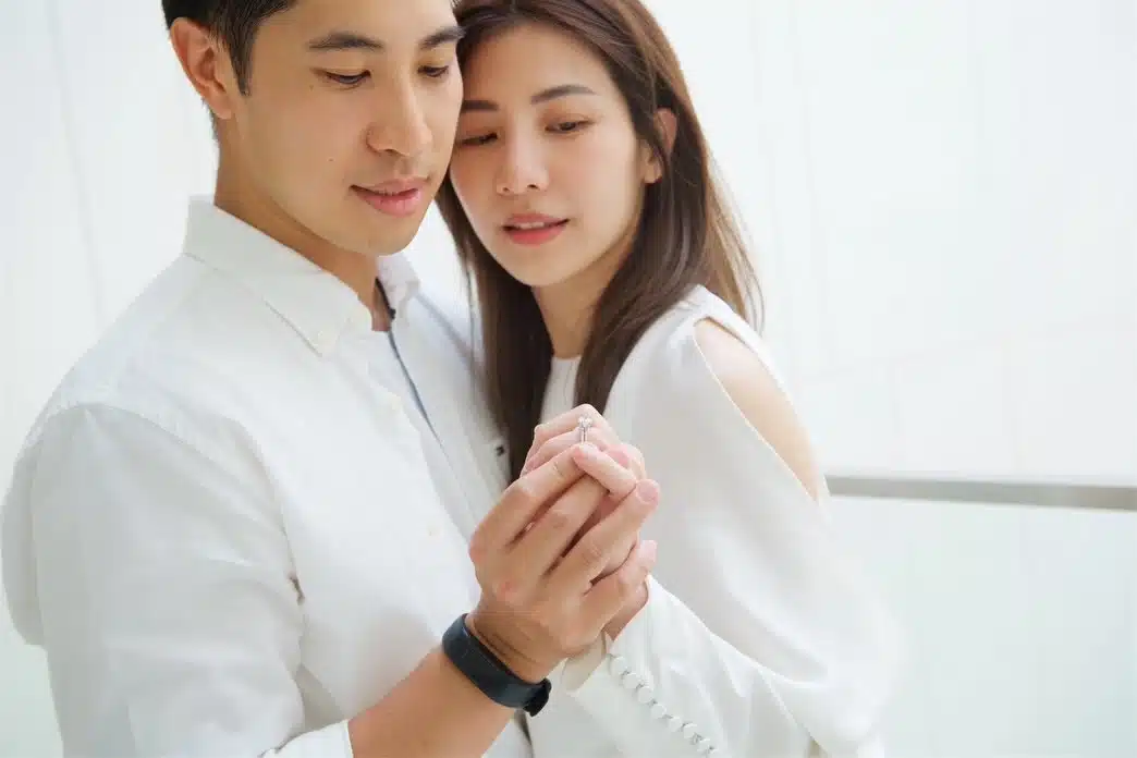 ร่วมยินดี ไฮโซบิ๊ก คุกเข่าขอแฟนสาวแต่งงาน หลังเปิดตัวคบเมื่อปีที่แล้ว-5