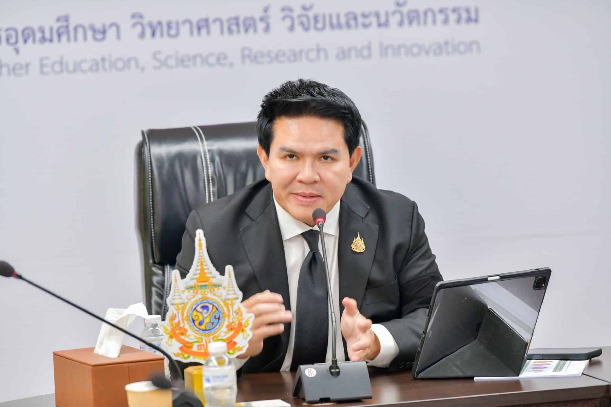 นายสุรศักดิ์ พันธ์เจริญวรกุล รัฐมนตรีว่าการกระทรวงการท่องเที่ยวและกีฬา
