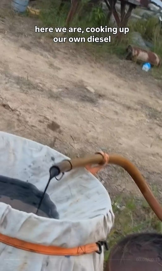 หนุ่มออสซี่ ต้มดีเซลใช้เอง จากน้ำมันพืชเหลือใช้ หวังลดค่าใช้จ่ายน้ำมันลิตรละ 71 บาท-2