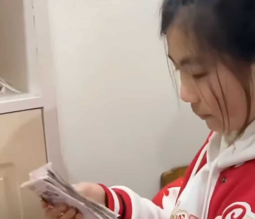 เถ้าแก่น้อยวัย-12-ควักเงินอั่งเปาทำธุรกิจร้านเครื่องเขียน-จ้างแม่เฝ้าร้าน-ใช้-AI-ทำบัญชี-3