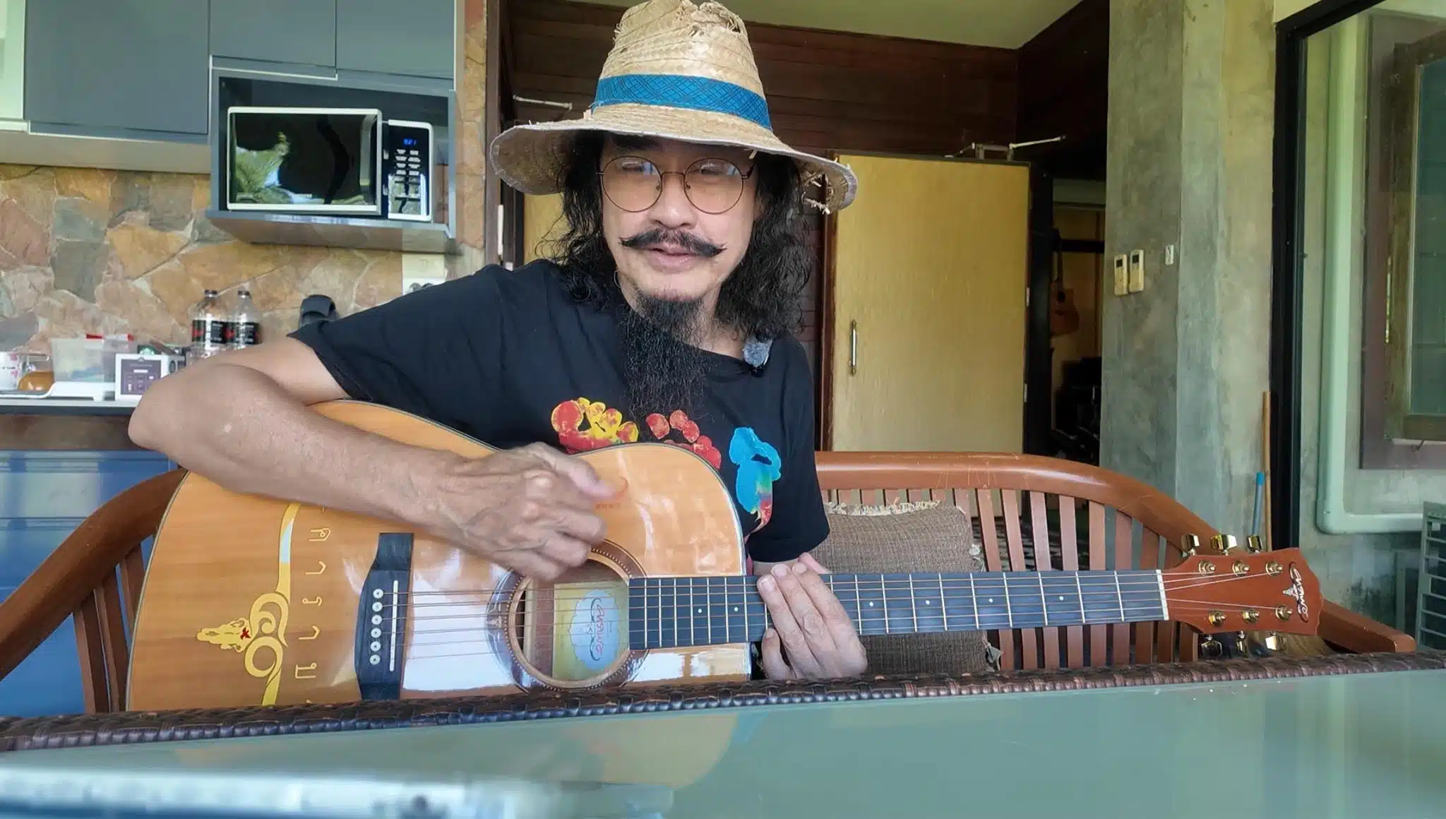 เล็ก คาราบาว