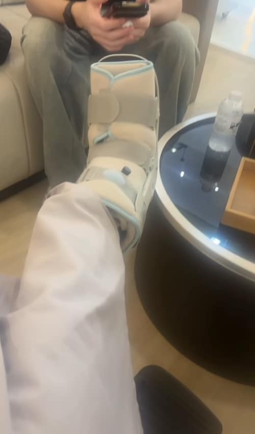 เอ ศุภชัย ลื่นล้มที่น้ำตก อัปเดตอาการล่าสุดนิ้วเท้าหัก 2 นิ้ว-2