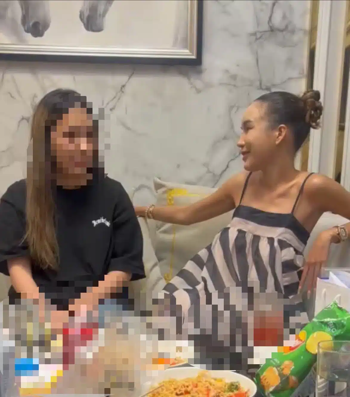 หญิงสาวที่ตกเป็นเมียน้อยเดินทางมากราบเท้าขอโทษแม่ตั๊ก