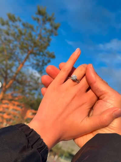 ไผ่ พาทิศ คุกเข่าขอ น้ำตาล แต่งงานกลางวิวแสงเหนือ หลังคบกันนานถึง 13 ปี-7