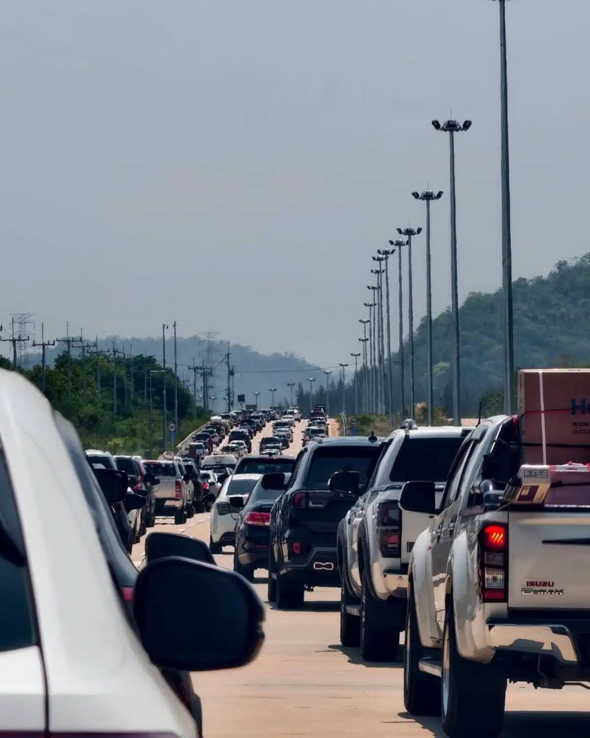 11 เมษายน 2569 M6 ก่อนเข้าปากช่อง รถติดมาก ขับได้แค่ 10 km/h ติดยาว ห้องน้ำไม่ต้องพูดถึง คนรอคิวเพียบ