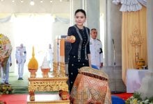 งดงาม เจ้าจอม พลโทหญิง ท่านผู้หญิงอรอนงค์ ผู้แทนพระองค์ พิธีทอดผ้าป่าสามัคคี