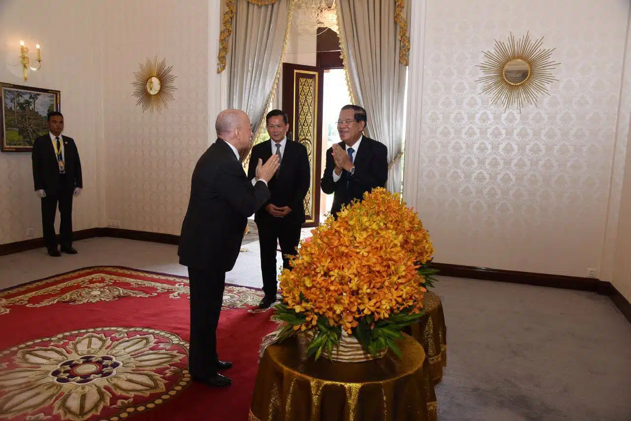 กษัตริย์กัมพูชา และ ฮุนเซน