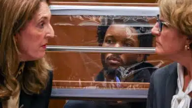 นักร้องดัง D4vd ขึ้นศาล สู้คดีฆ่าหั่นศพ เด็กหญิงวัย 14 หมกซากรถเทสลา