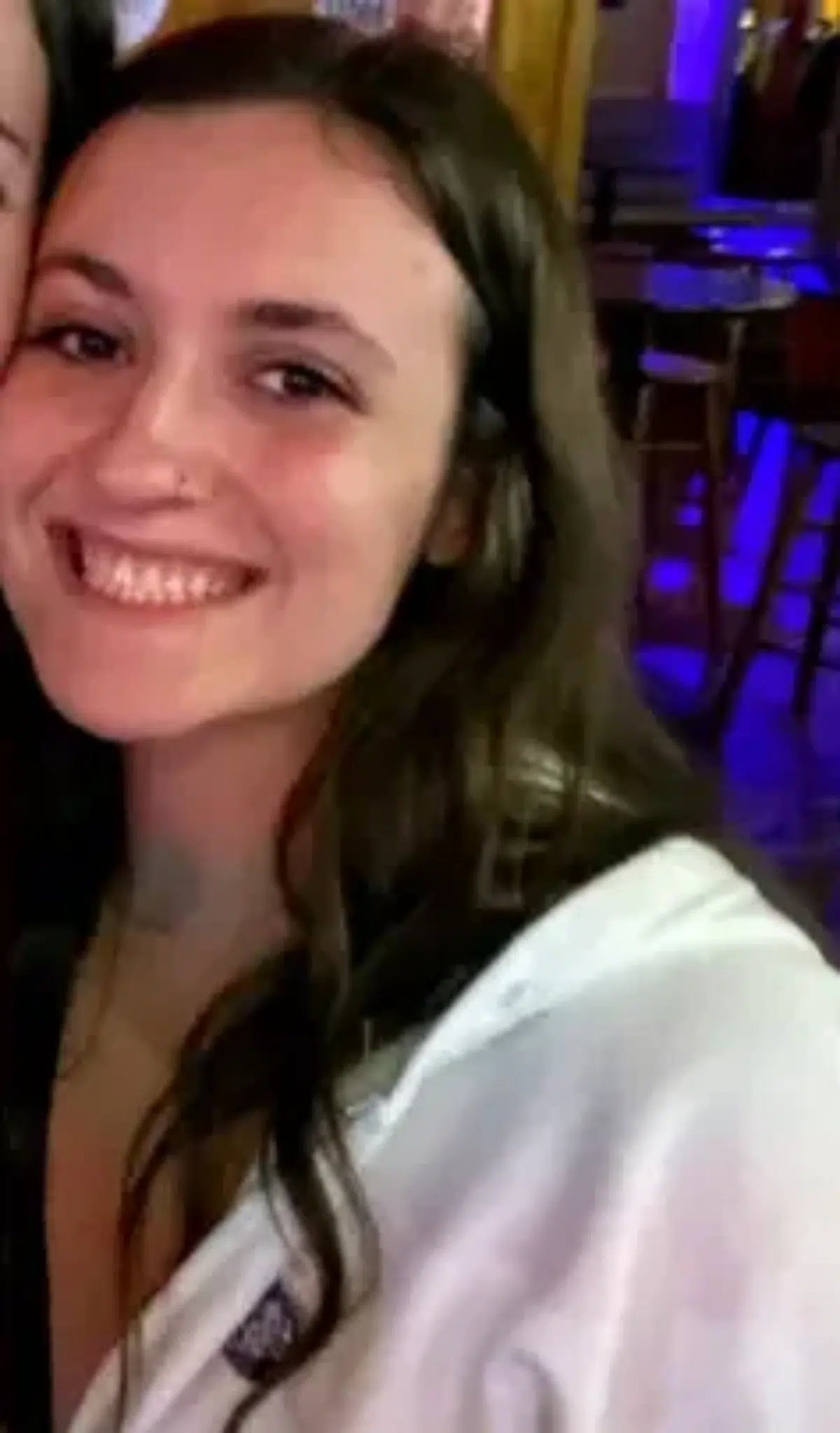 ครูสาววัย 22 ปี ประจำโรงเรียนมัธยมแห่งหนึ่งในเมืองโอแคลร์ รัฐวิสคอนซิน ถูกตั้งข้อหาหนัก