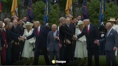 กษัตริย์ชาร์ลส์ทรงยุติจับมือเจ้าหน้าที่ ปล่อญทรัมป์รับช่วงต่อ