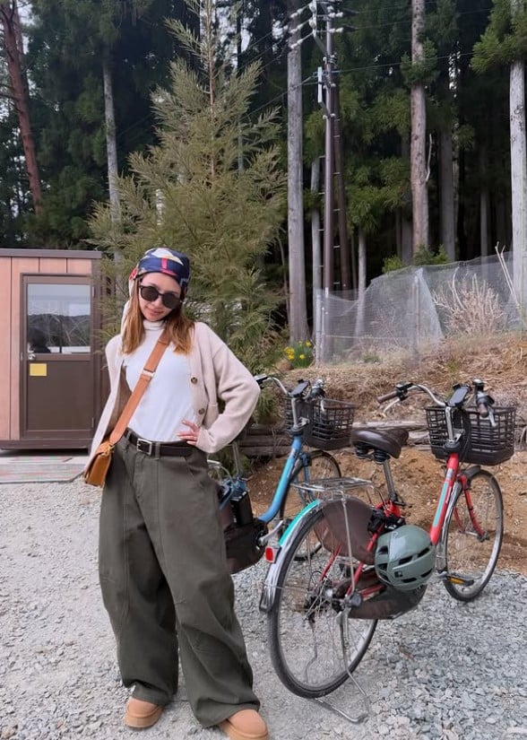 ไบรท์ พิชญทัฬห์ จันทร์พุฒ ผู้ประกาศข่าวช่อง 3 ได้โพสต์ภาพขณะที่เดินทางไปพักผ่อนที่ประเทศญี่ปุ่น