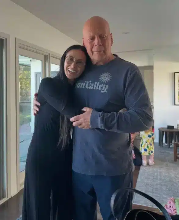 อัปเดตอาการ บรูซ วิลลิส ป่วย FTD เอ็มมา เฮมิง เผย ต้องให้สามีย้ายไปอยู่บ้านพักที่มีทีมแพทย์ดูแลใกล้ชิด พร้อมสอนลูกสาวรับมือกับการสูญเสีย