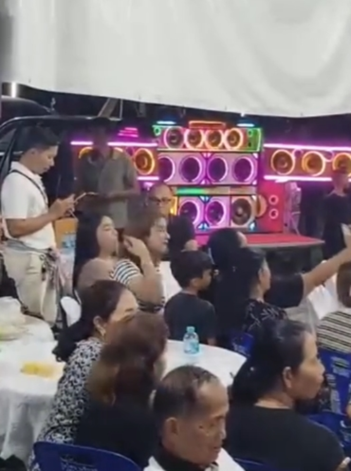 โคโยตี้ 3 ชีวิต หน้าโลงศพ พร้อมเปิดเพลงสนั่น